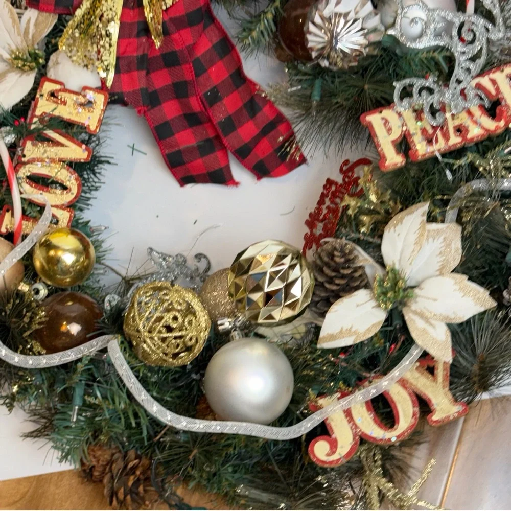 Festive Holiday Wreath with Gold and Red Accents